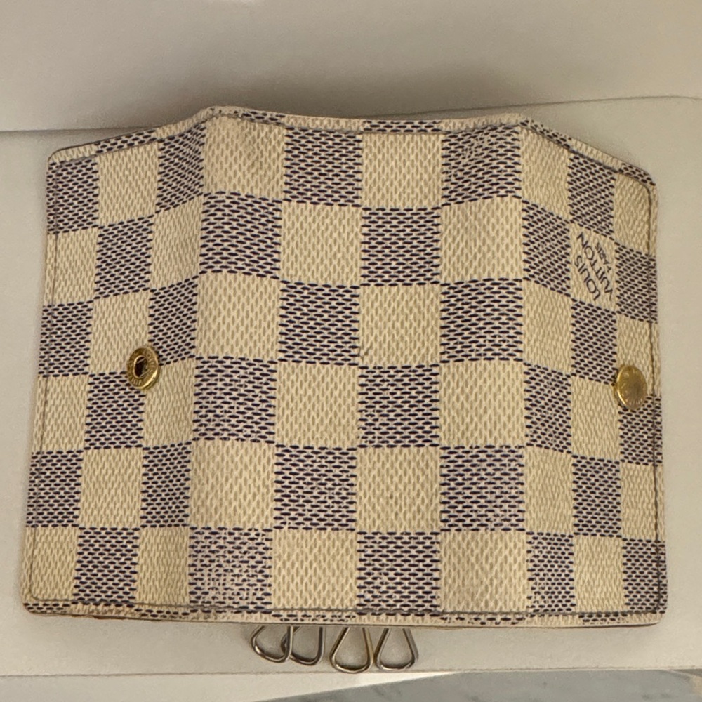 Authentic Louis Vuitton Damier Azur 4 Hook Key Case. - Picture 5 of 7